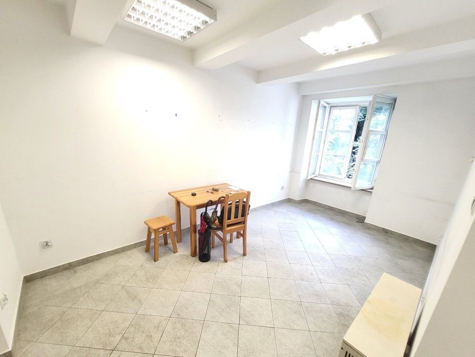 Szewska - zabytkowa kamienica, 2 piętro, 36m2, widok na podwórko