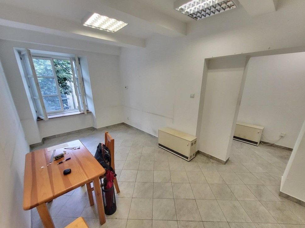 Szewska - zabytkowa kamienica, 2 piętro, 36m2, widok na podwórko