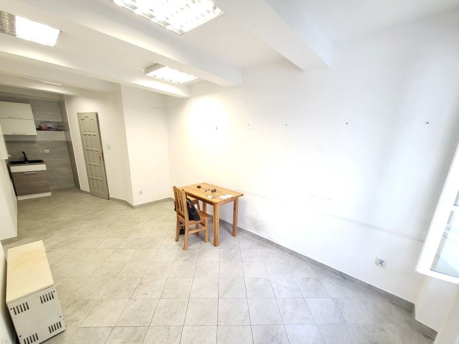 Szewska - zabytkowa kamienica, 2 piętro, 36m2, widok na podwórko