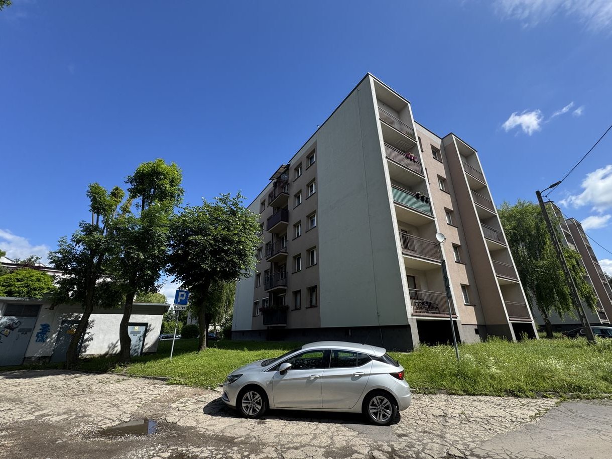 Trzypokojowe | Balkon | Do remontu | Bezpośrednio
