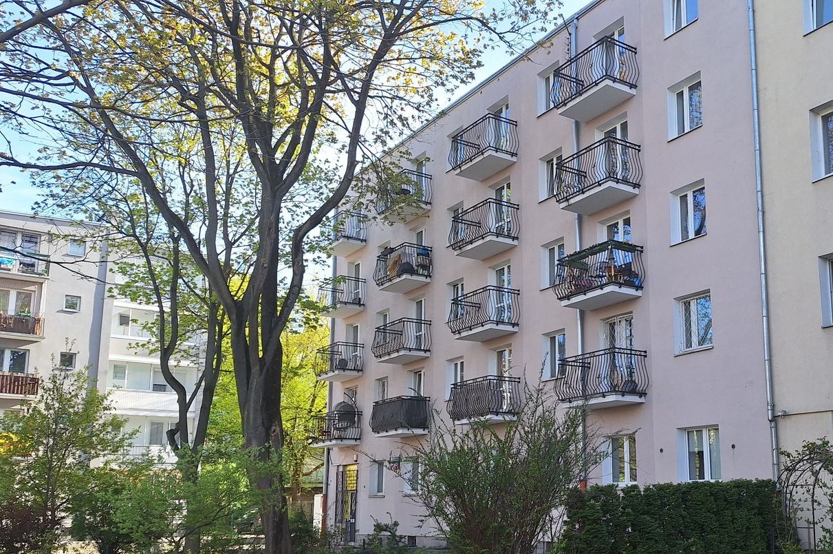 Metro Wierzbno - 4 pokoje z klimatyzacją w kamienicy