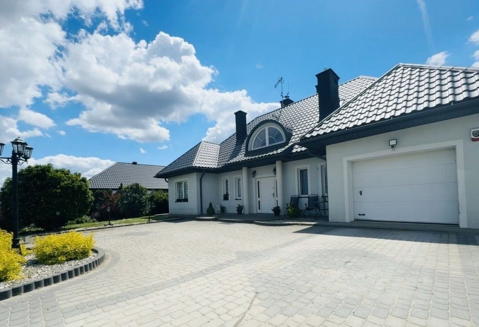 Dom|15ar działki|Garaż w bryle|Pełne wyposażene