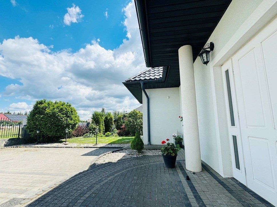 Dom|15ar działki|Garaż w bryle|Pełne wyposażene