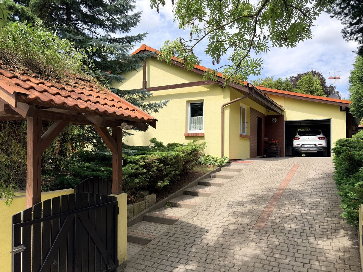 Dom wolnostojący z pięknym ogrodem | Gotowy do zamieszkania | Rokitki
